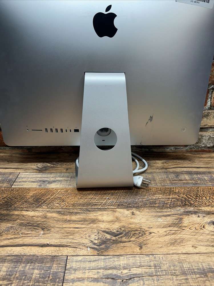 Apple iMac 21.5” 2017 A1418 Core i5-7360U 2.30GHz 8GB RAM 256GB SSD All-in-One Desktop