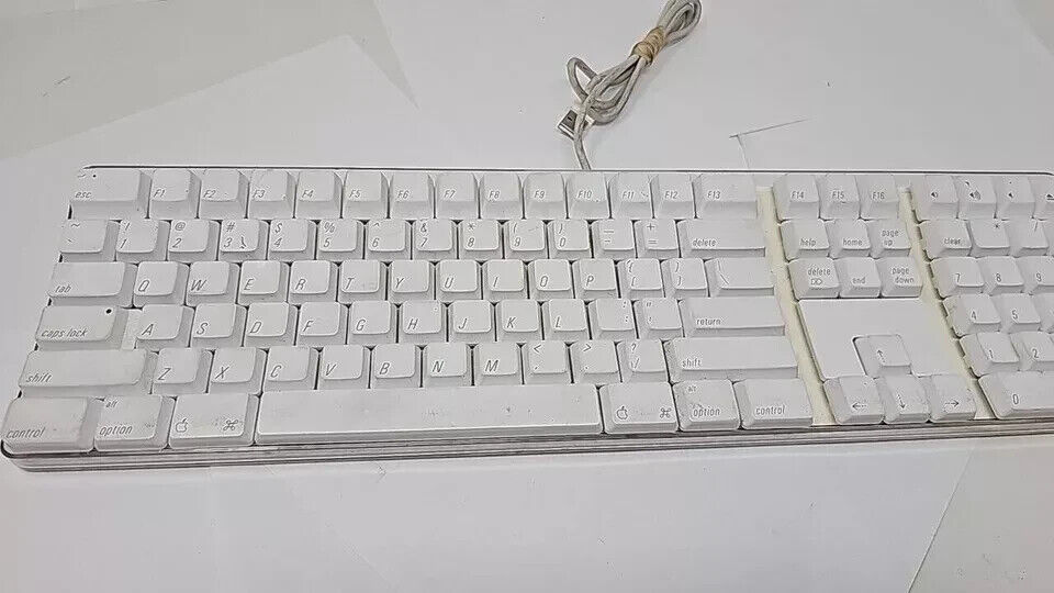 Apple 1048 USB Keyboard - Good Condition, Free Shipping