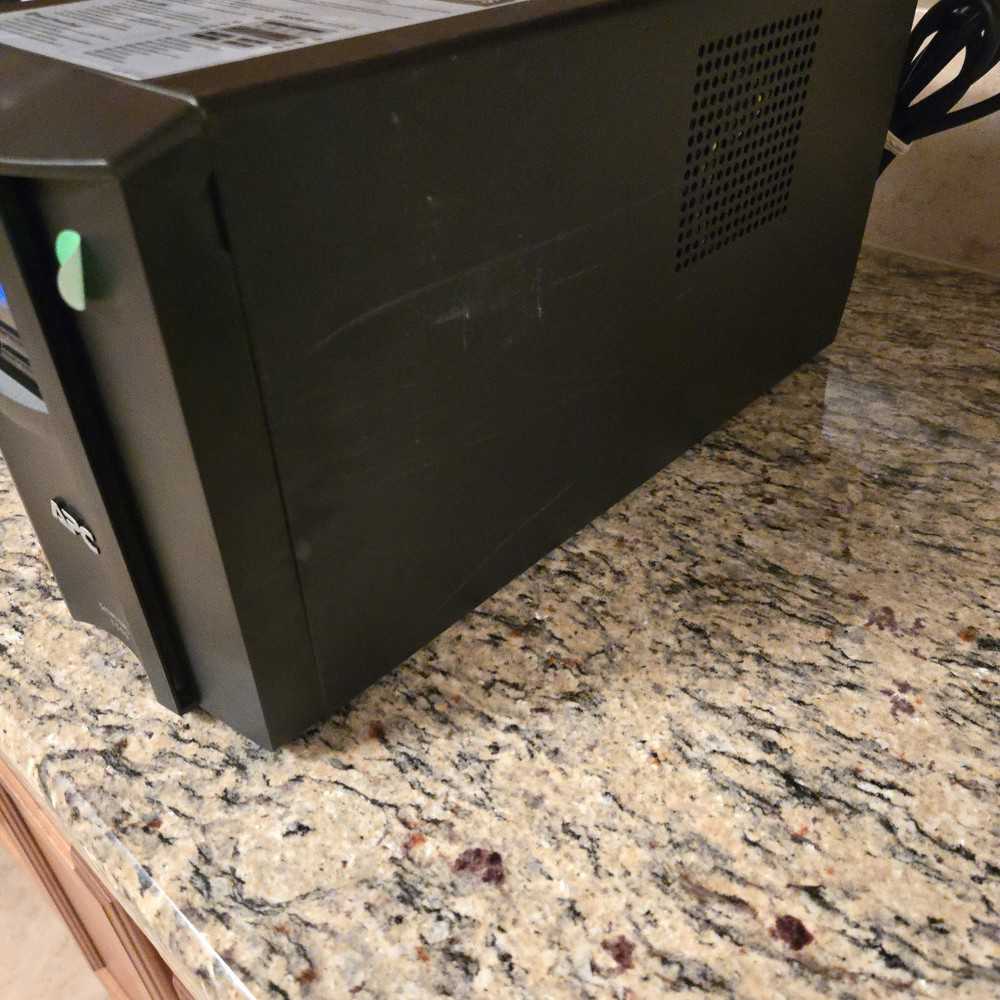 APC Smart-UPS SMT1500 8 Outlet Power Supply - No Battery, Working Condition