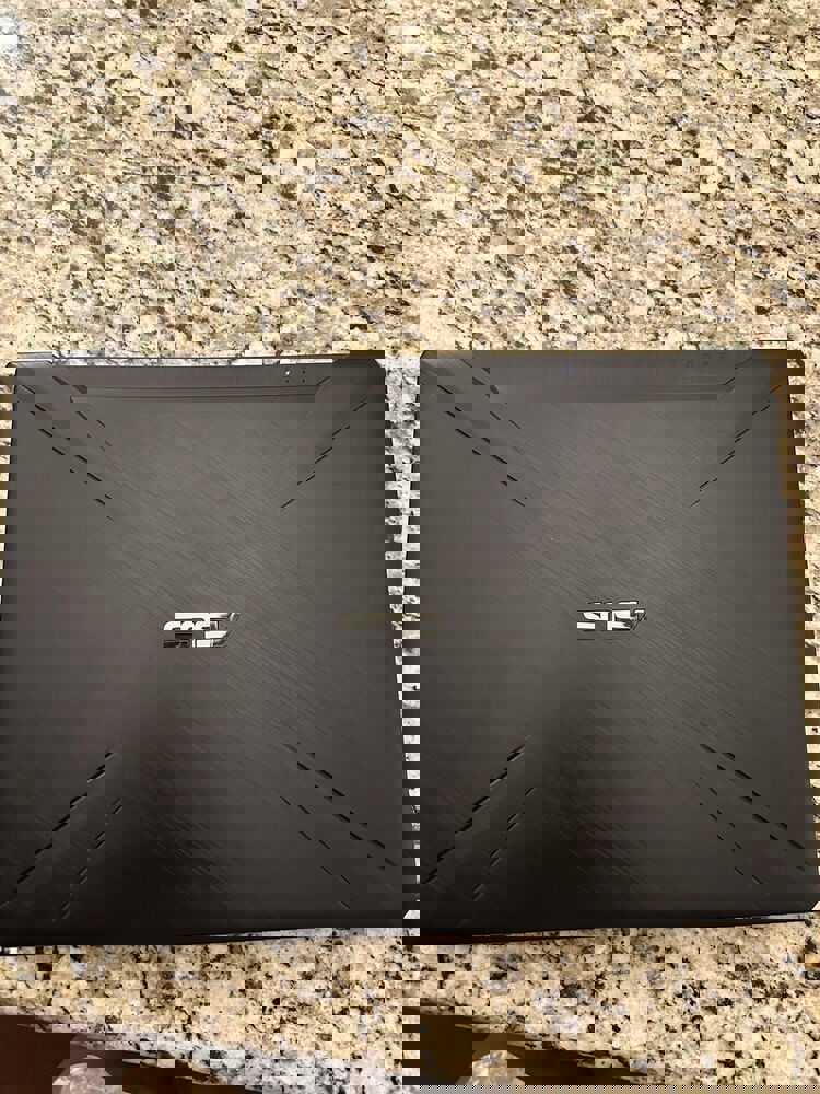 ASUS FX505DD 15.6" Gaming Laptop with AMD Ryzen 5, 8GB RAM, GTX 1050, 256GB SSD