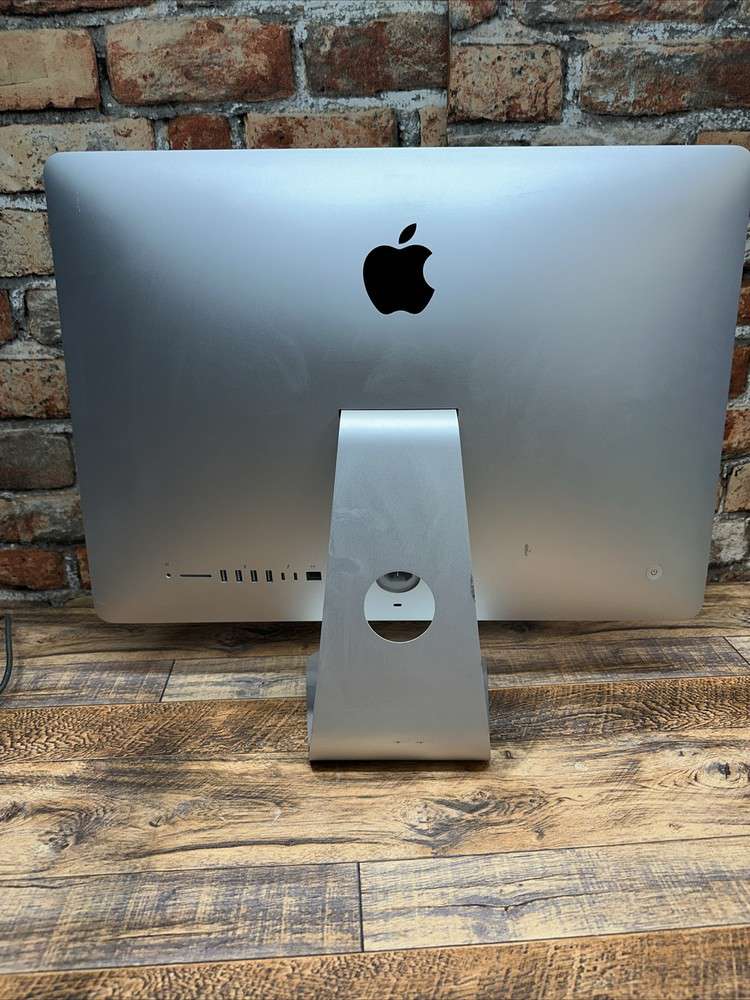Apple iMac 21.5” 2017 A1418 Core i5-7360U 2.30GHz 8GB RAM 256GB SSD All-in-One Desktop