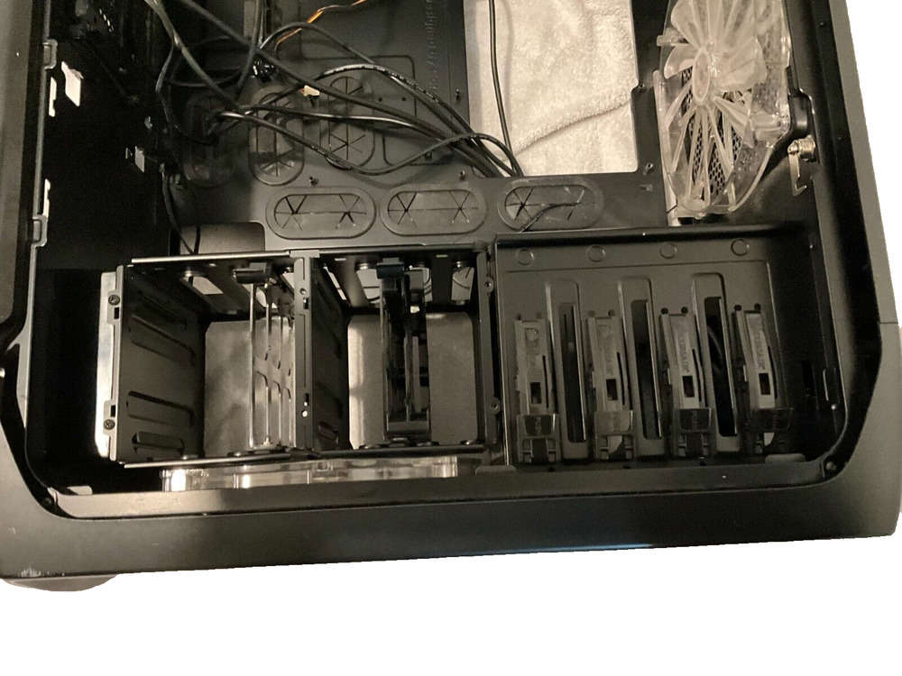Graphite Series™ 600T Mid-Tower Case - Premium Gaming Enclosure
