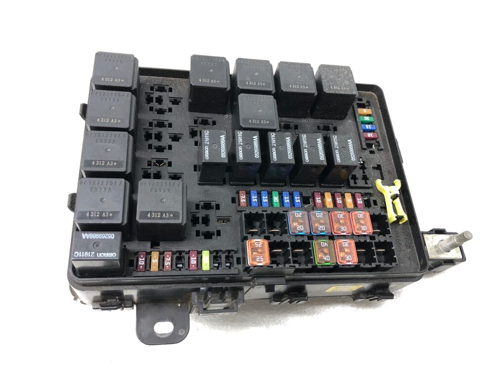 2014-2017 Maserati Ghibli S 3.0L V6 Front Fuse Relay Box - OEM