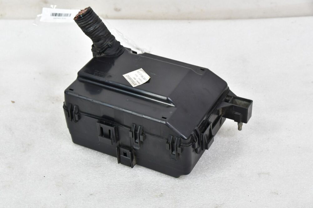 2014-2017 Maserati Ghibli Front Fuse Relay Electrical Wire Box OEM