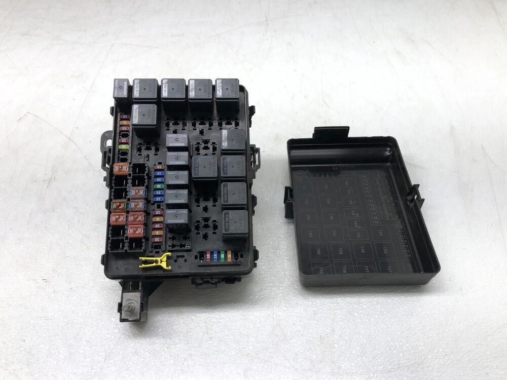 2014-2017 Maserati Ghibli S 3.0L V6 Front Fuse Relay Box - OEM