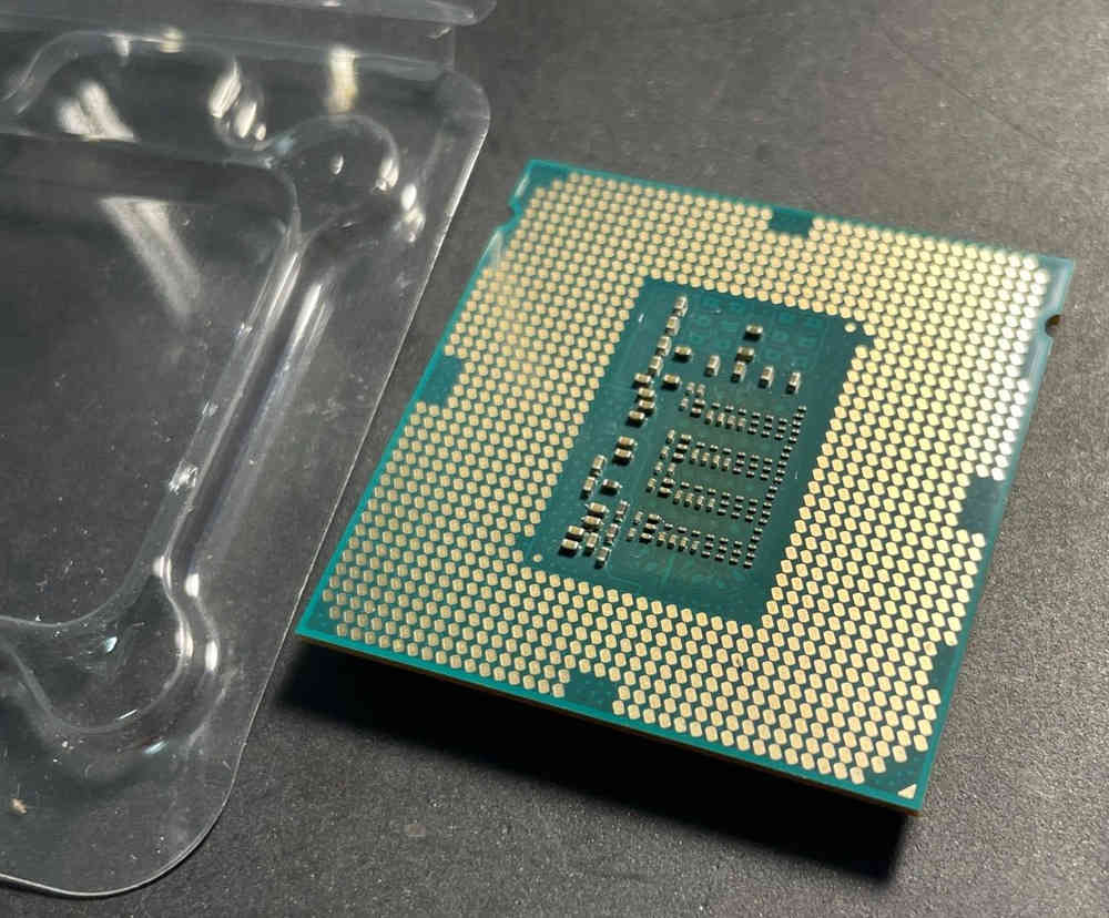New Intel Core i7-4790K 4.00 GHz Quad-Core Processor with Cooler