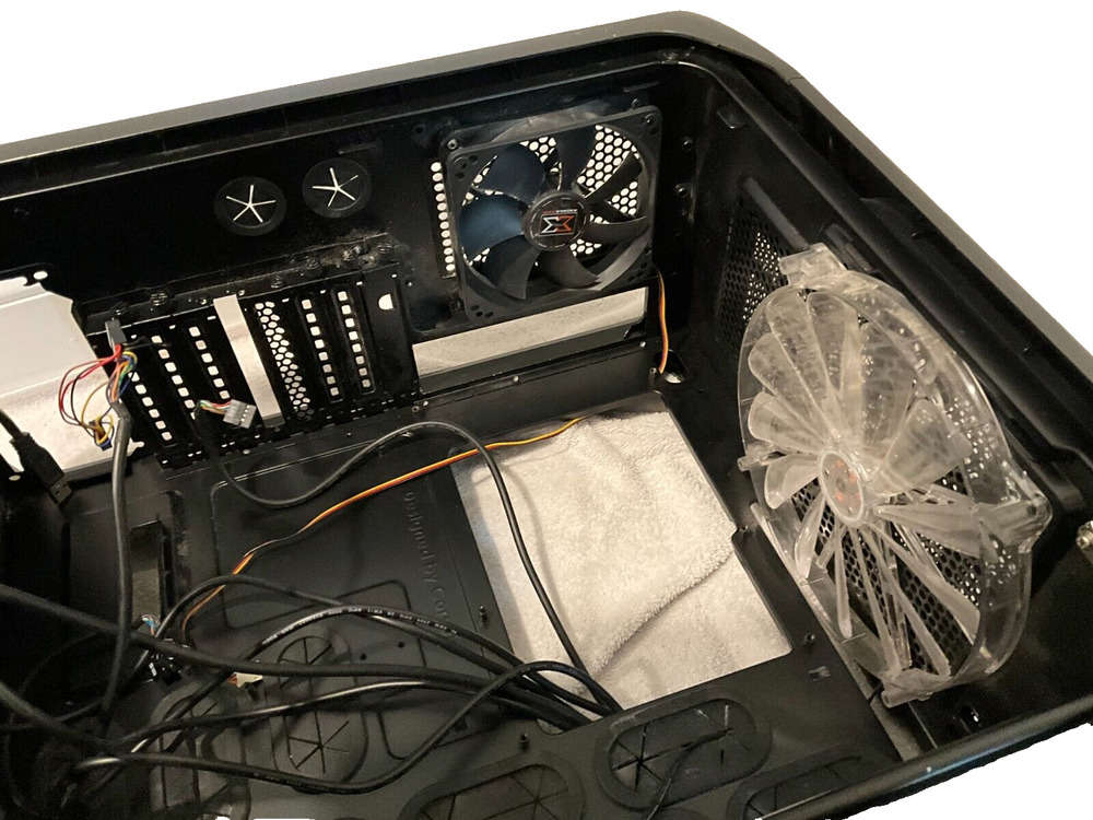 Graphite Series™ 600T Mid-Tower Case - Premium Gaming Enclosure