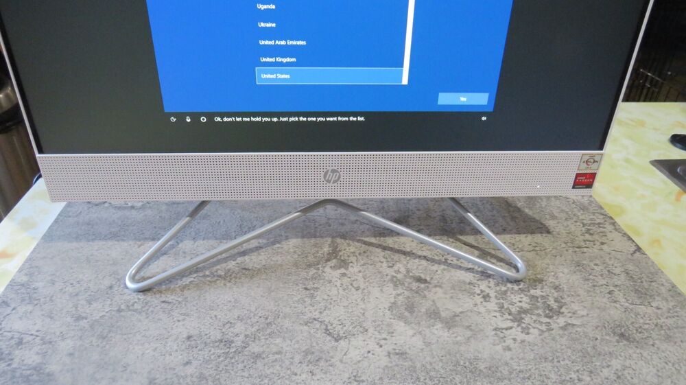 HP 22 All-in-One PC with AMD Athlon Gold 3150U, 4GB RAM, 256GB SSD