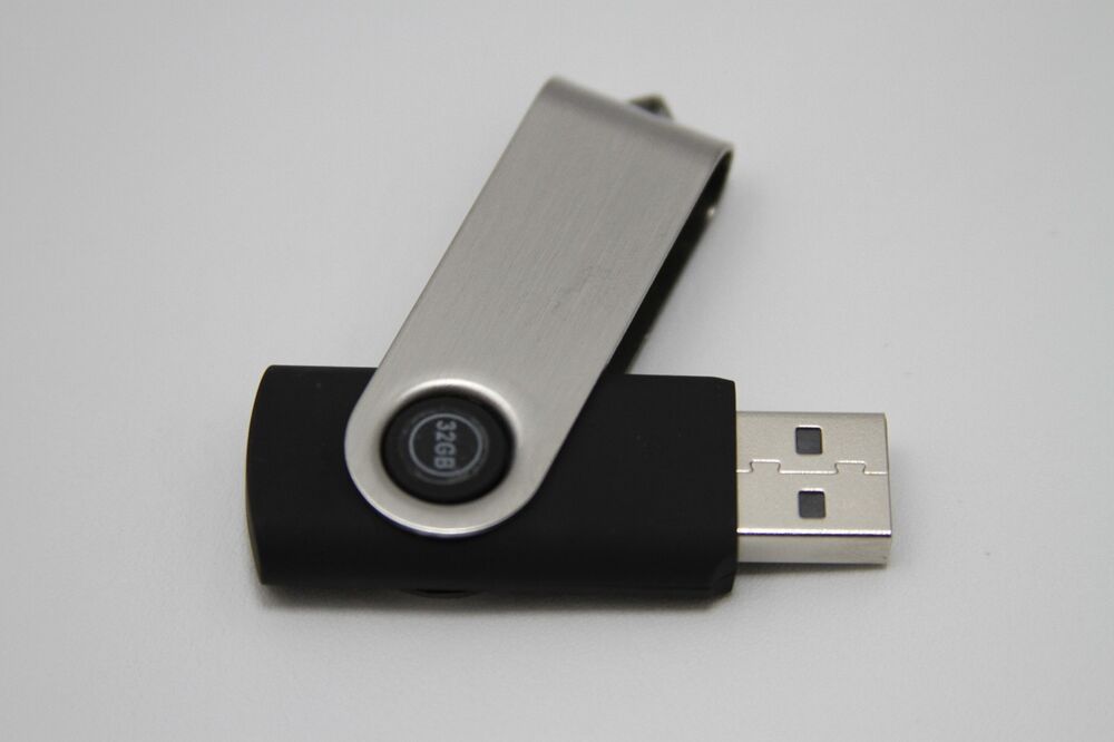 32GB USB Flash Drive - High-Speed USB 2.0 - Ideal for Multimedia Storage