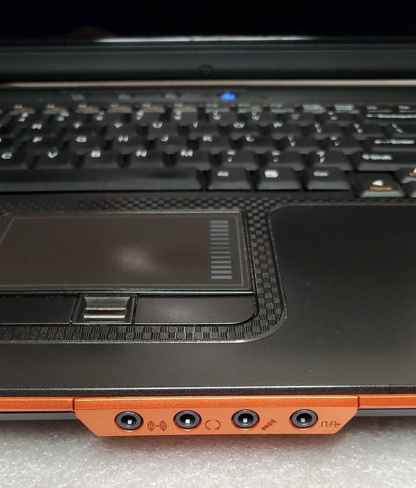 SAGER M570TU 17.3" Core 2 Extreme Gaming Laptop with Blu-ray & HDMI