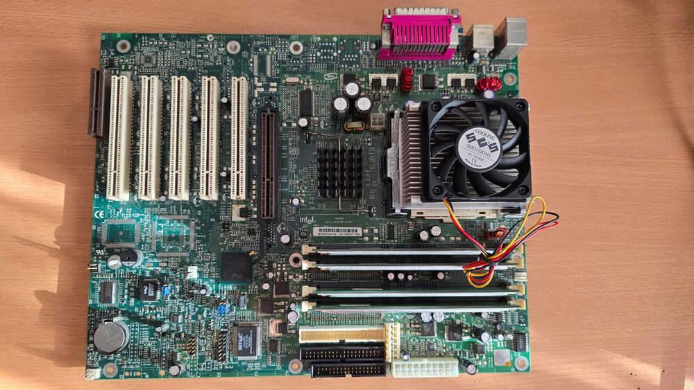 Intel D850GB Motherboard with Intel Pentium 4 and 384MB RDRAM - Fully Tested