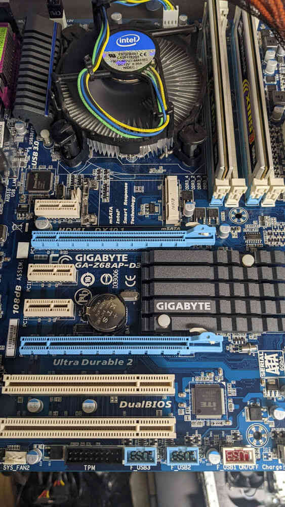 Gigabyte GA-Z68AP-D3 ATX Motherboard with i5-2400 CPU and 4GB RAM