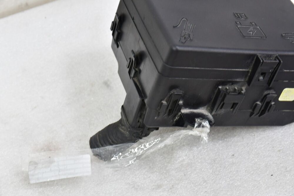 2014-2017 Maserati Ghibli Front Fuse Relay Electrical Wire Box OEM