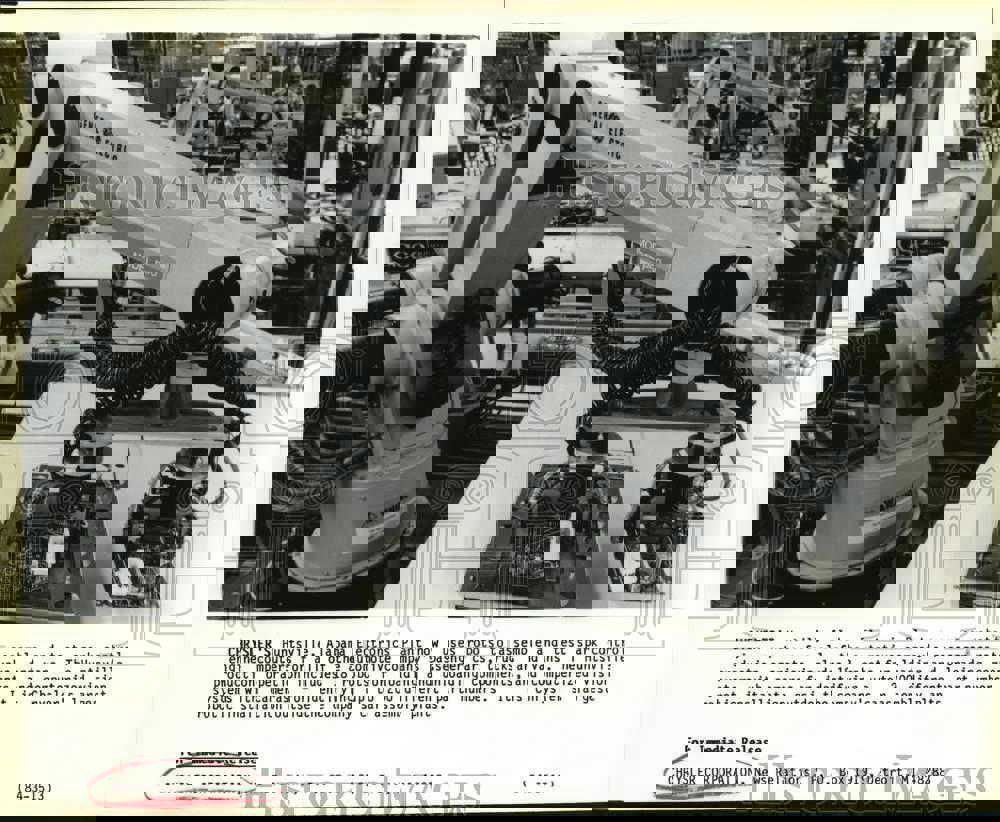 Vintage Press Photo - Robots Assembling Computers at Chrysler's Huntsville Plant