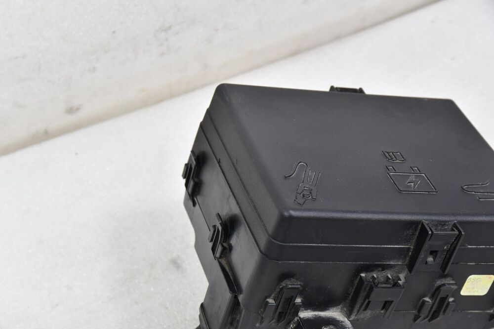 2014-2017 Maserati Ghibli Front Fuse Relay Electrical Wire Box OEM