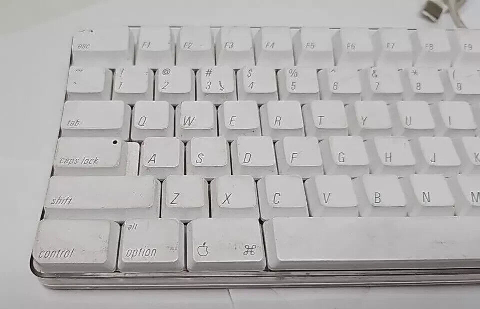 Apple 1048 USB Keyboard - Good Condition, Free Shipping
