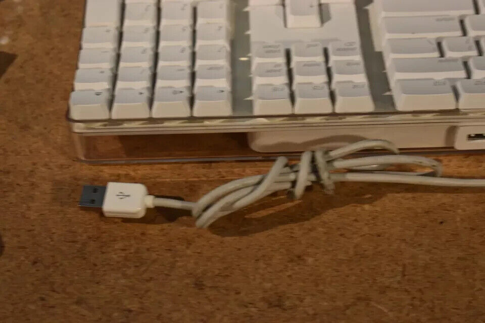 Apple 1048 USB Keyboard - Good Condition, Free Shipping