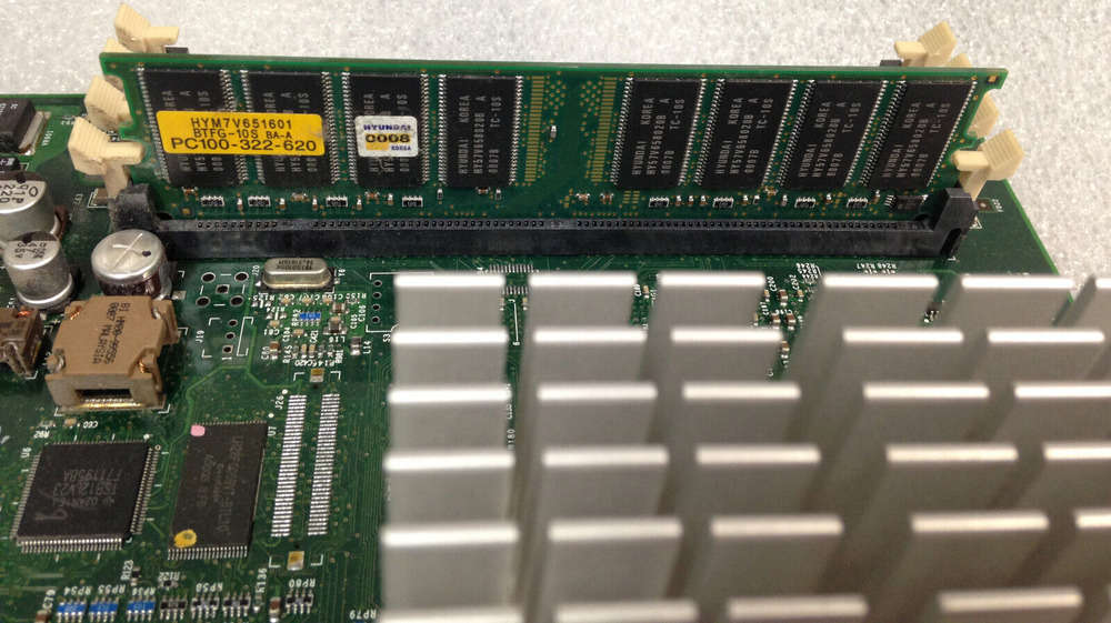 Apple G4 Desktop Motherboard with 450MHz CPU and Memory