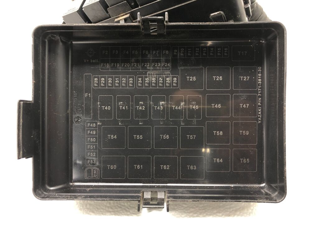 2014-2017 Maserati Ghibli S 3.0L V6 Front Fuse Relay Box - OEM