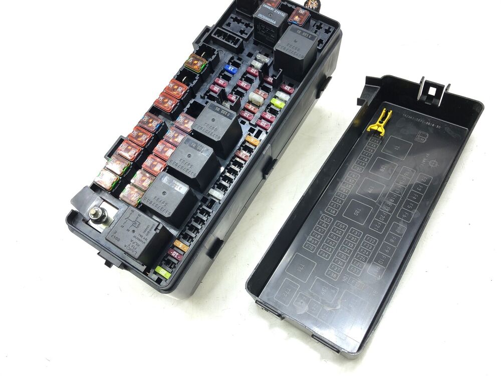 2014-2017 Maserati Ghibli Front Fuse Relay Box - Genuine OEM