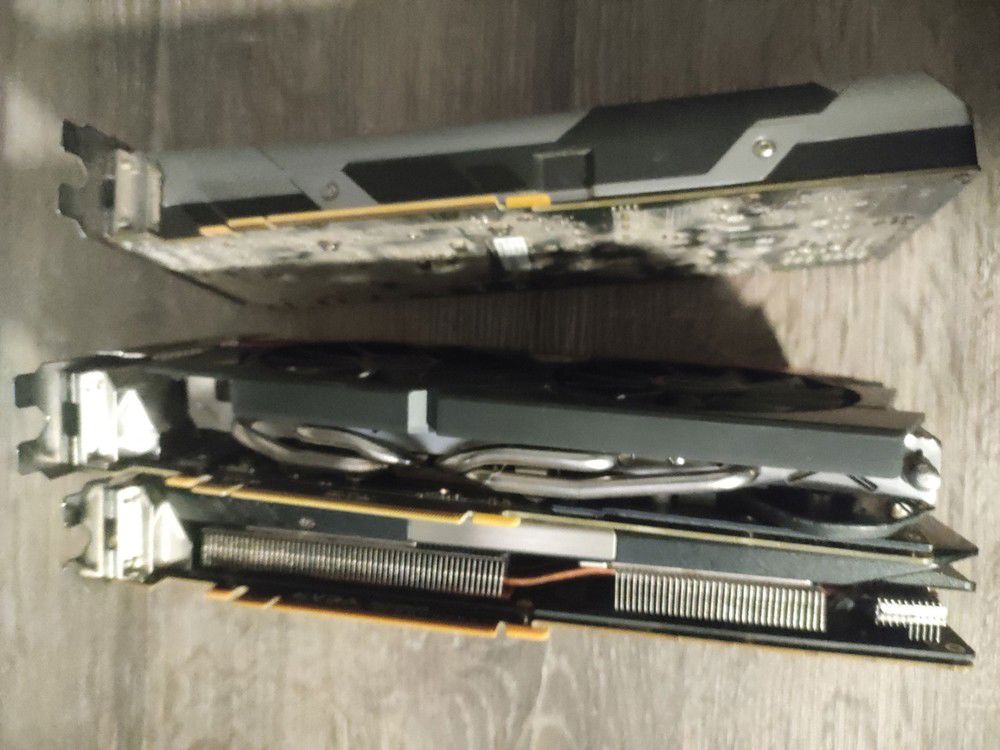 3x NVIDIA GeForce GTX 770 2GB GDDR5 Graphics Cards - MSI, EVGA