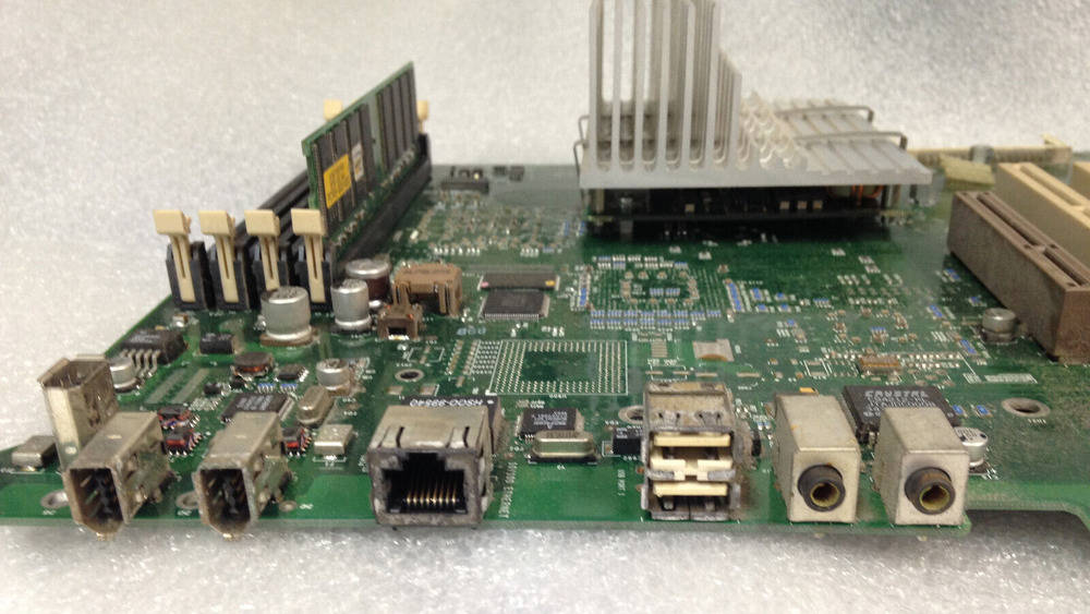 Apple G4 Desktop Motherboard with 450MHz CPU and Memory