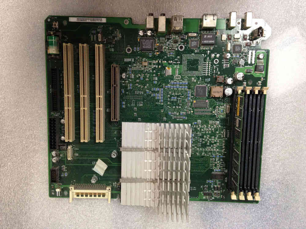 Apple G4 Desktop Motherboard with 450MHz CPU and Memory