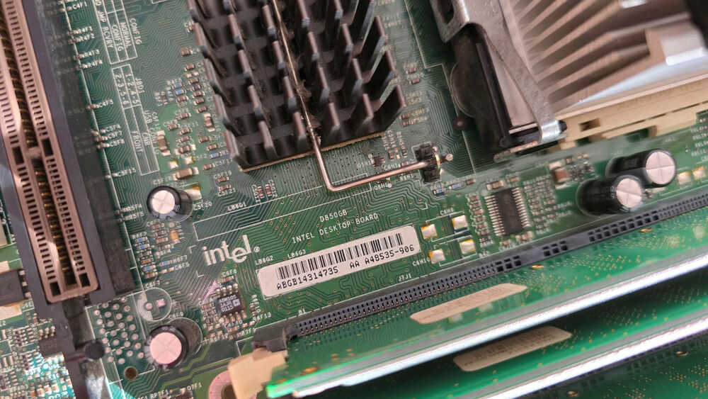Intel D850GB Motherboard with Intel Pentium 4 and 384MB RDRAM - Fully Tested