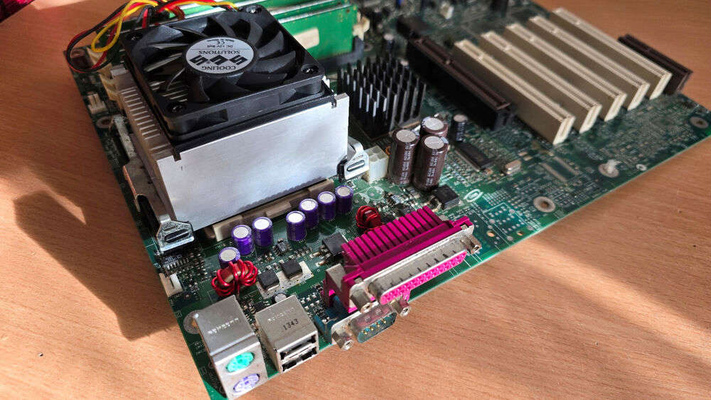 Intel D850GB Motherboard with Intel Pentium 4 and 384MB RDRAM - Fully Tested