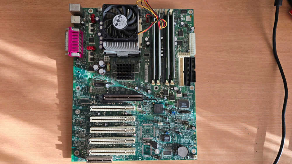 Intel D850GB Motherboard with Intel Pentium 4 and 384MB RDRAM - Fully Tested