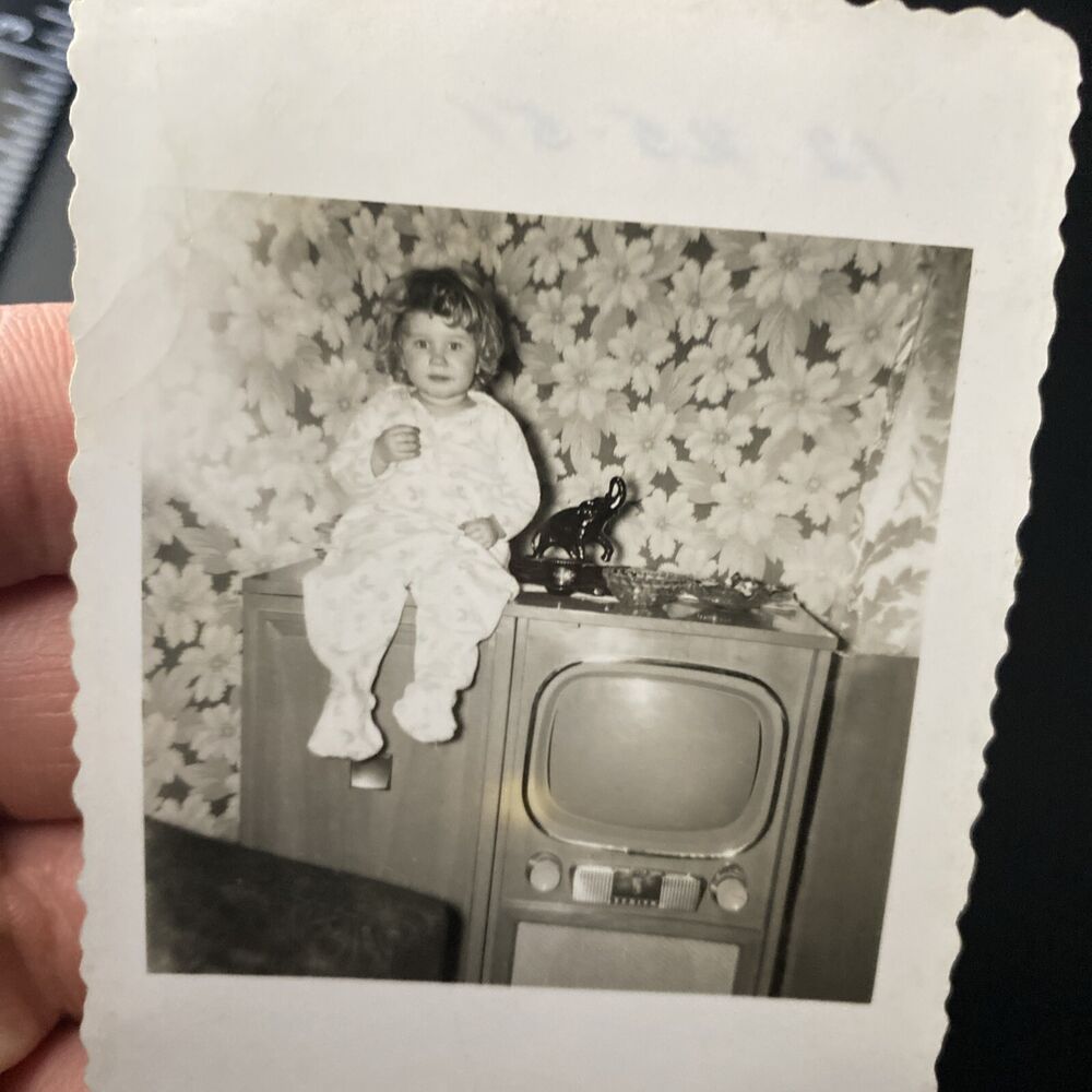 1951 Cute Young Girl in Pjs Sitting on Zenith TV Television Real Photo P12zc50