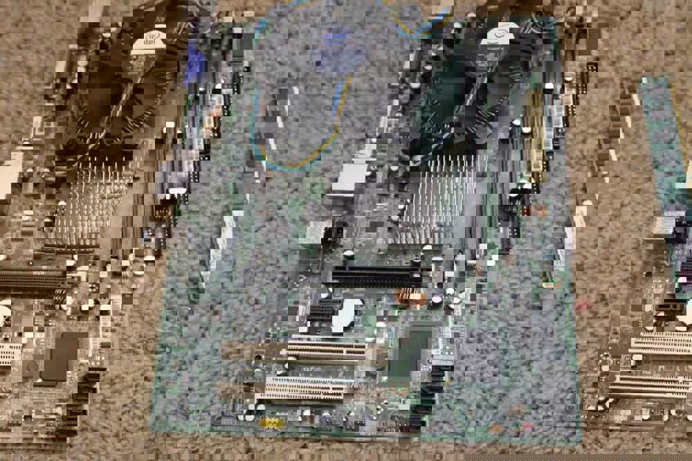 Intel DG31PR Intel Pentium d97573-205, 305, 308 Motherboard with RAM and I/O Shield