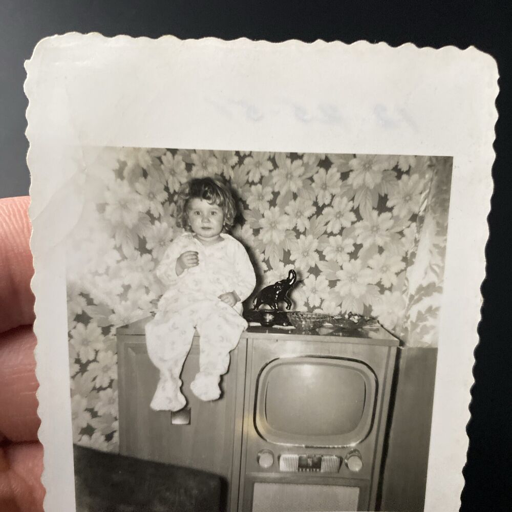 1951 Cute Young Girl in Pjs Sitting on Zenith TV Television Real Photo P12zc50