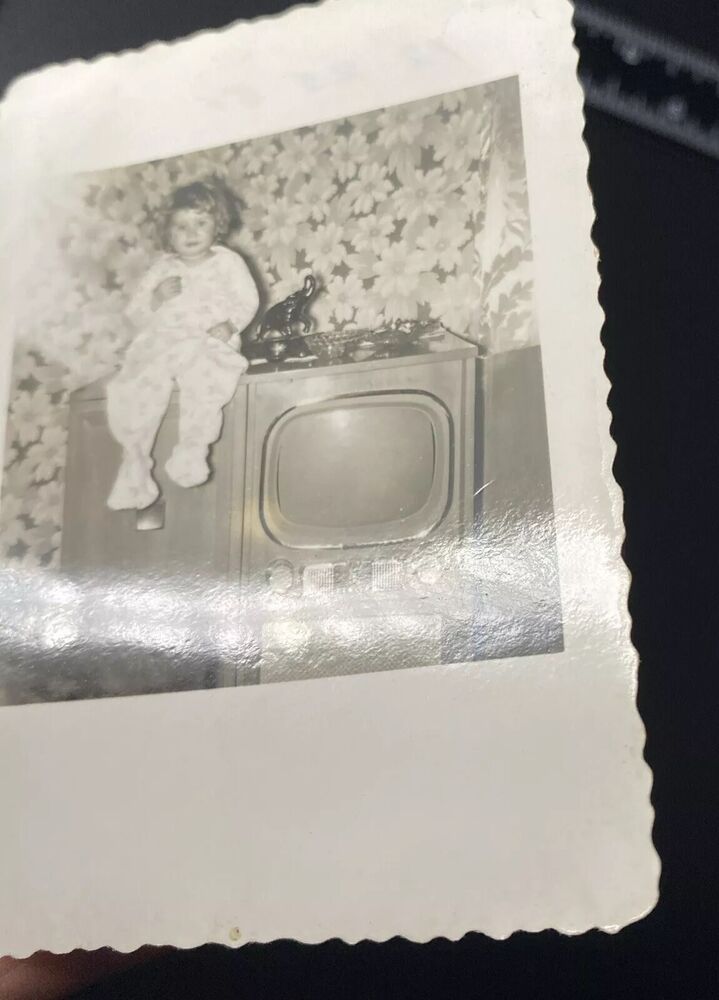 1951 Cute Young Girl in Pjs Sitting on Zenith TV Television Real Photo P12zc50