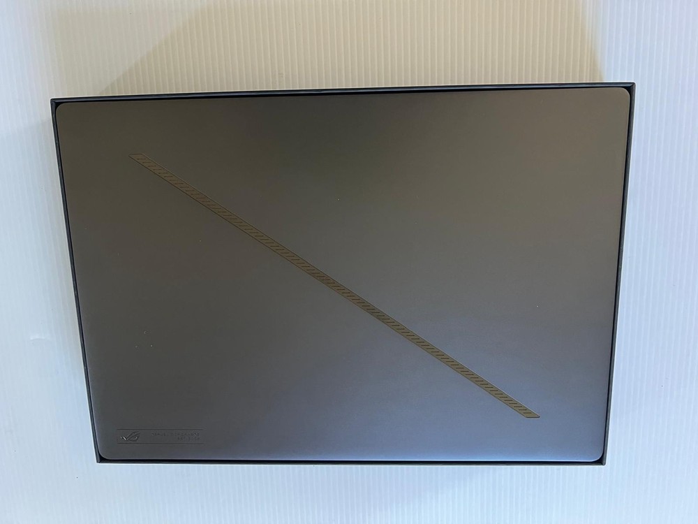Asus ROG Zephyrus G16 GU605 Gaming Laptop - 16" 240Hz QHD+, Ultra 9 185H, 32GB RAM, 2TB SSD, RTX 4090