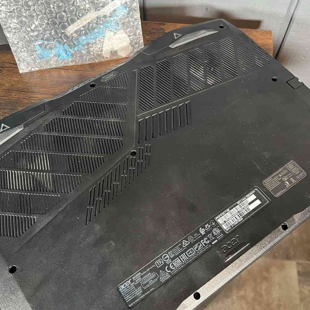 Acer Predator Helios 300 Gaming Laptop with i7-9750H, 16GB RAM, 512GB SSD, GTX 1660 Ti