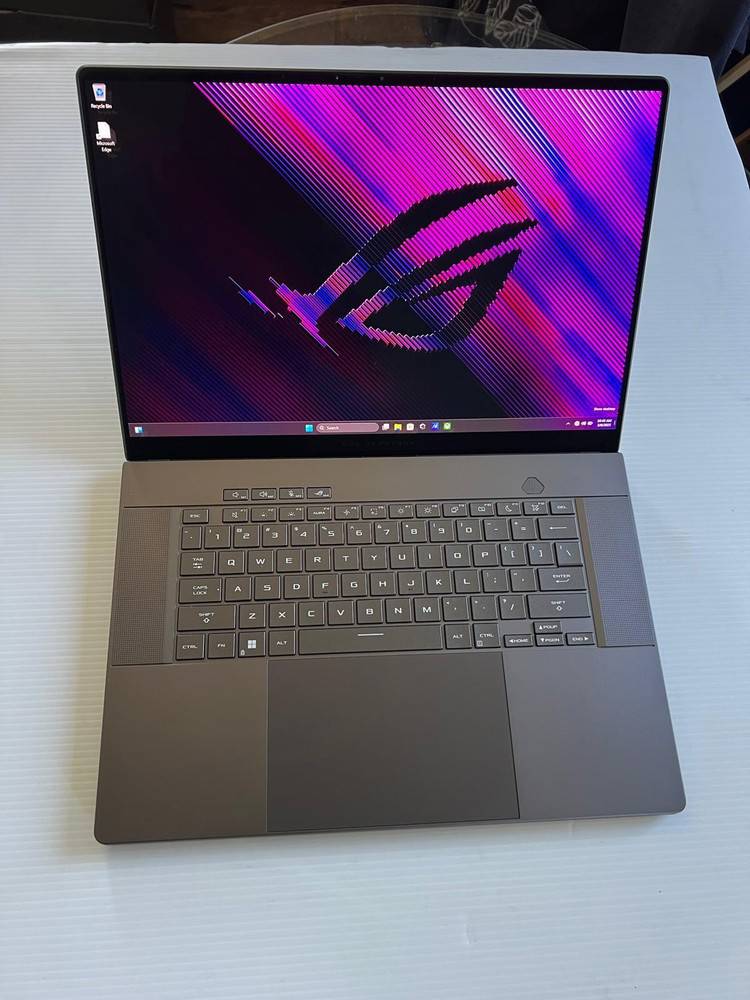 Asus ROG Zephyrus G16 GU605 Gaming Laptop - 16" 240Hz QHD+, Ultra 9 185H, 32GB RAM, 2TB SSD, RTX 4090