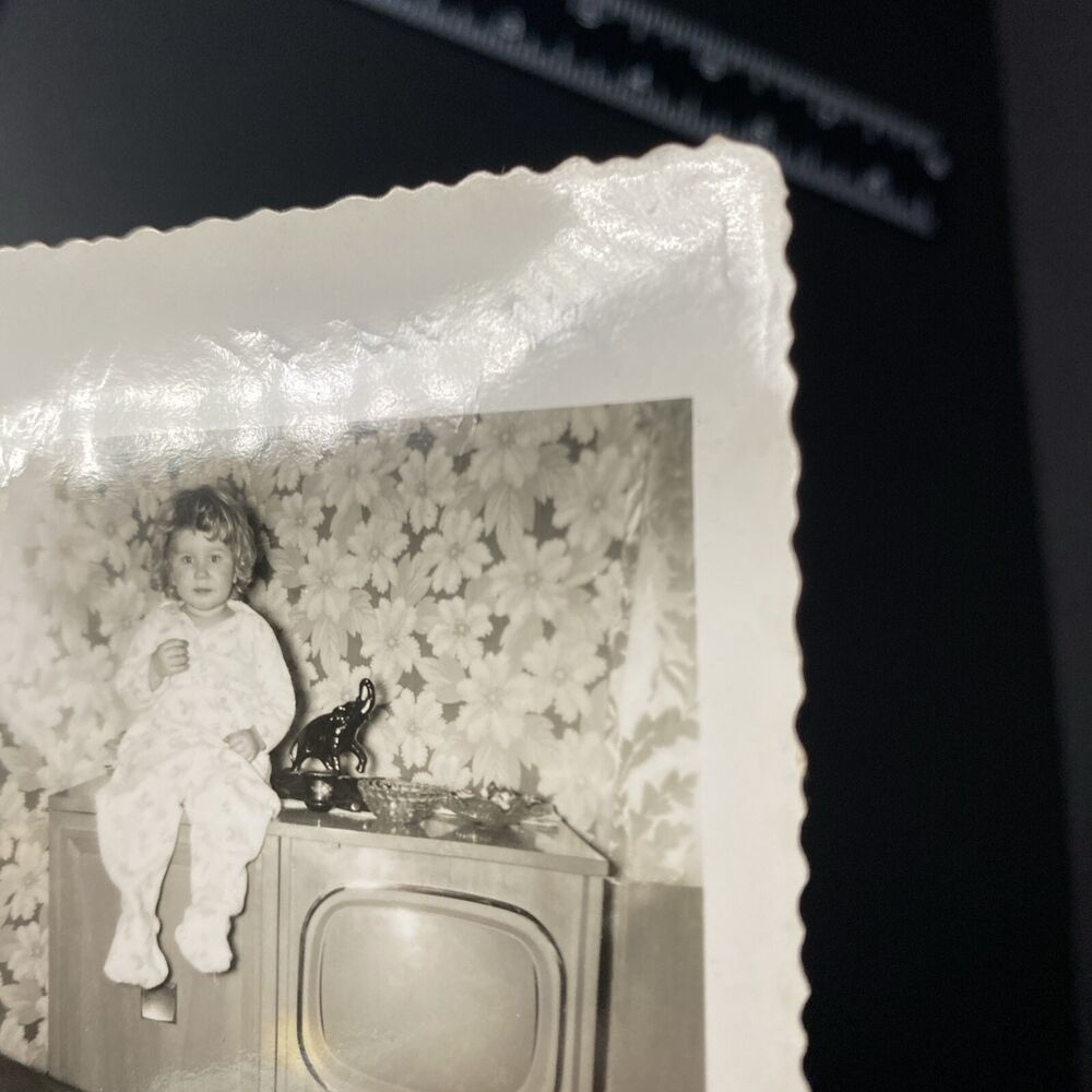 1951 Cute Young Girl in Pjs Sitting on Zenith TV Television Real Photo P12zc50