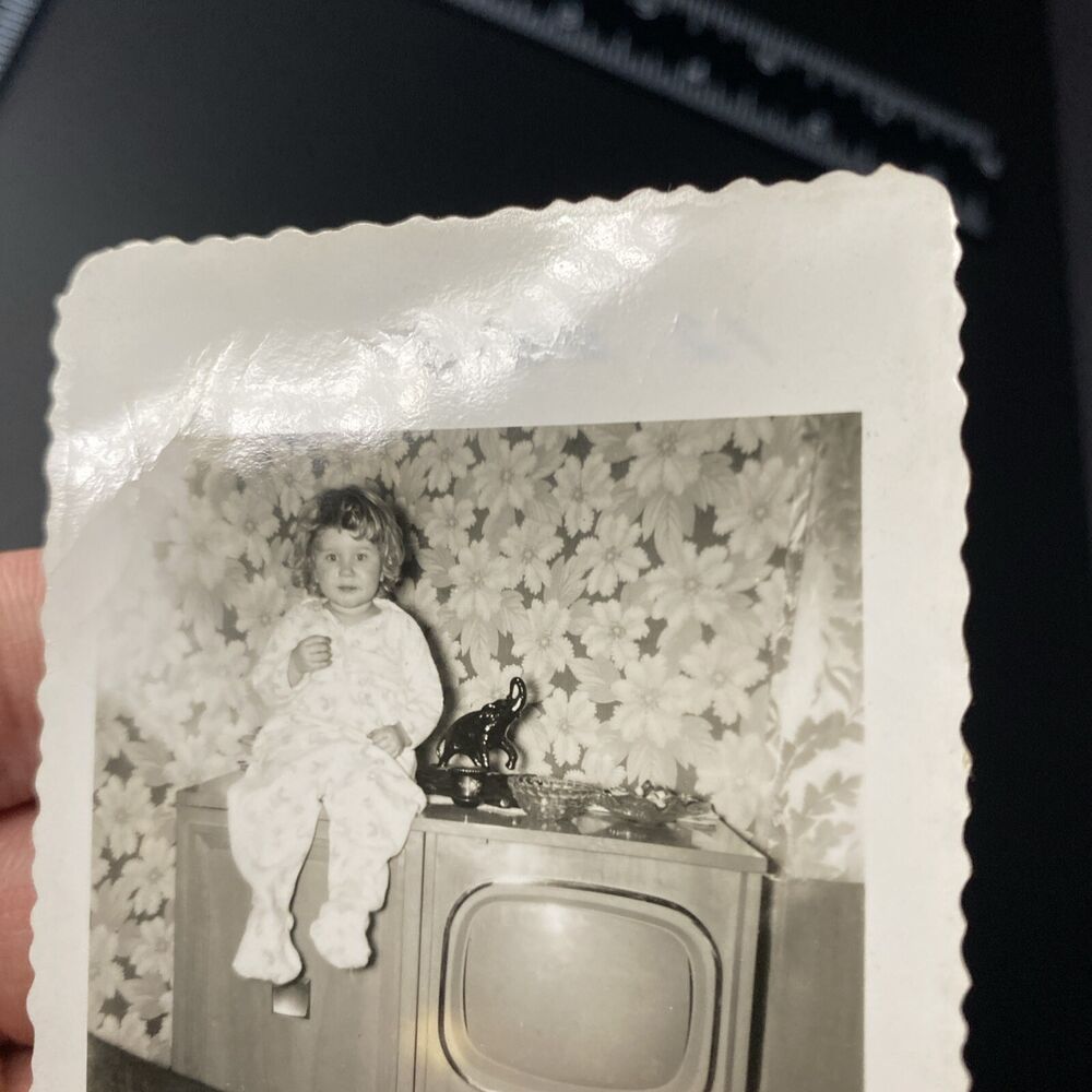 1951 Cute Young Girl in Pjs Sitting on Zenith TV Television Real Photo P12zc50
