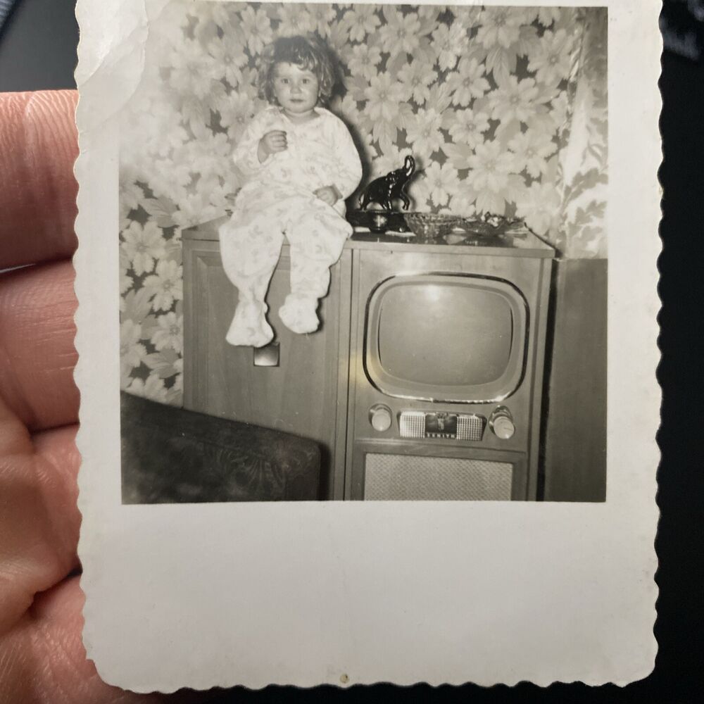 1951 Cute Young Girl in Pjs Sitting on Zenith TV Television Real Photo P12zc50