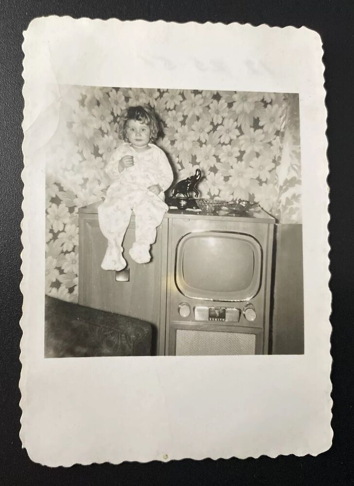 1951 Cute Young Girl in Pjs Sitting on Zenith TV Television Real Photo P12zc50