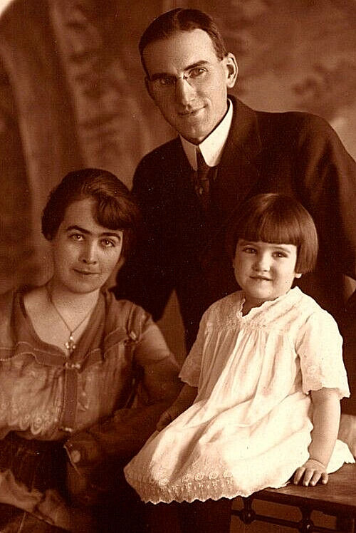 Vintage Antique Photo of Family Lady Gentleman Girl from Kansas City Missouri USA