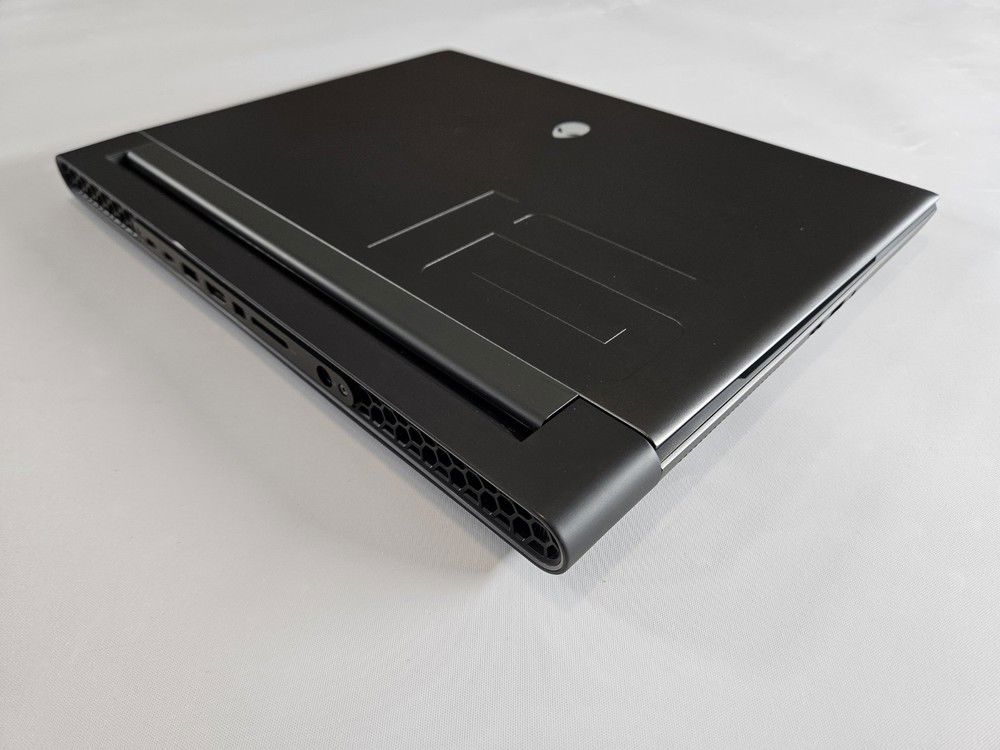 Alienware M16 R1 Gaming Laptop with Intel i7-13700HX, 16GB RAM, 1TB SSD, RTX 4070