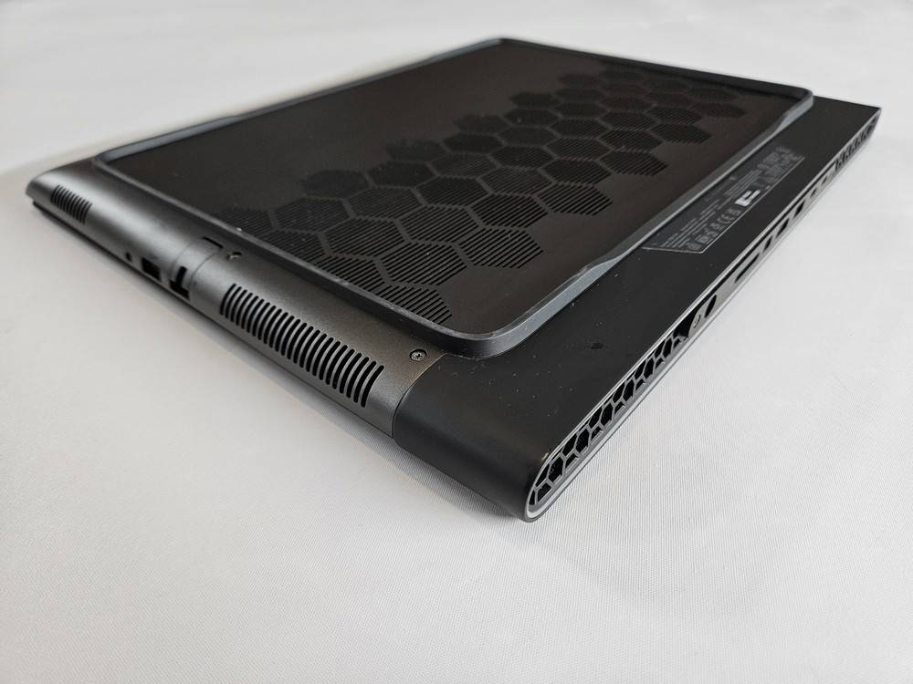 Alienware M16 R1 Gaming Laptop with Intel i7-13700HX, 16GB RAM, 1TB SSD, RTX 4070