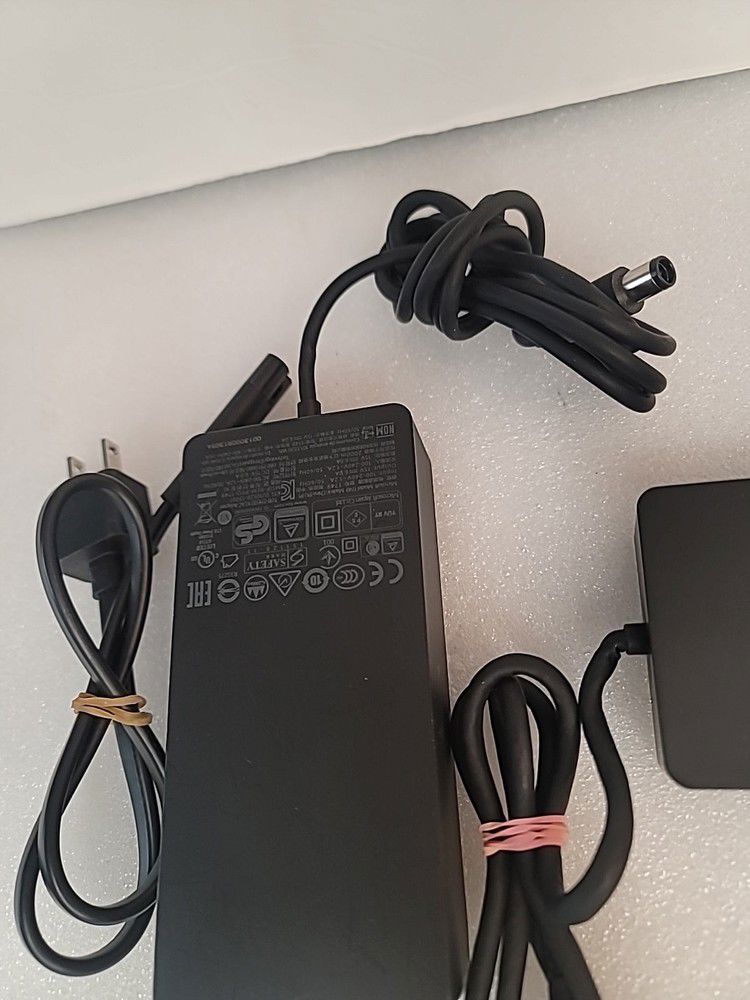 GENUINE MICROSOFT 1661 SURFACE DOCKING STATION With 1749 AC Adapter 90W