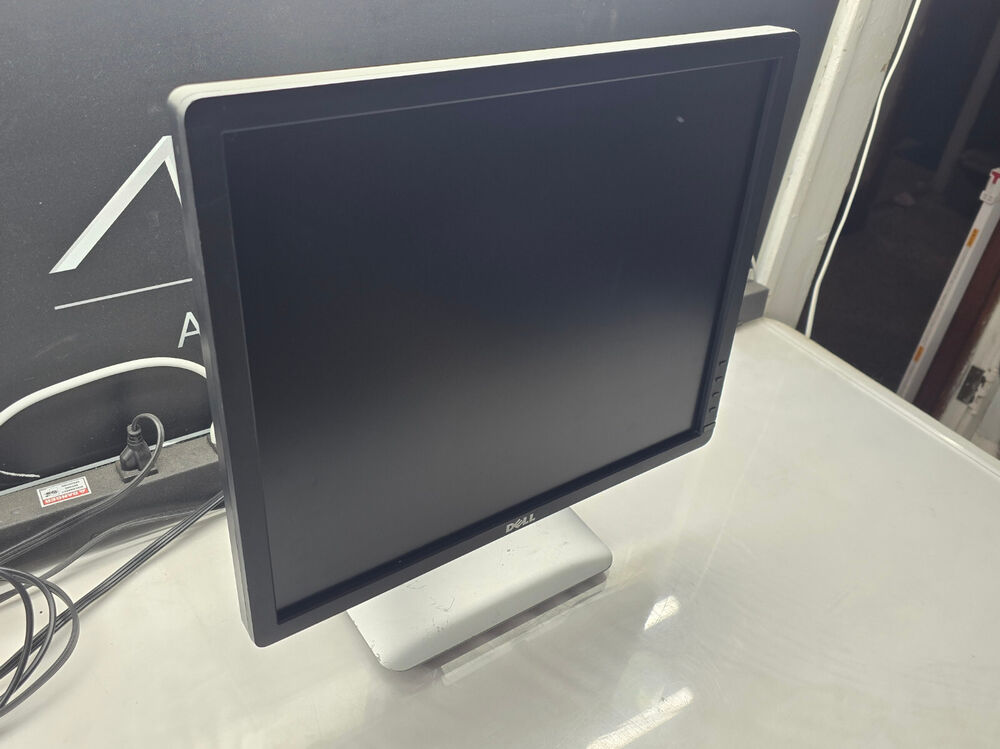 Dell P1913SB 19-Inch LCD Flat Panel Monitor with 1440x900 Resolution - Black