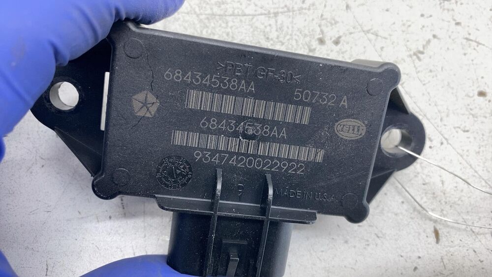 Chrysler Pacifica Fuel Pump Computer Control Module Assembly Left OEM