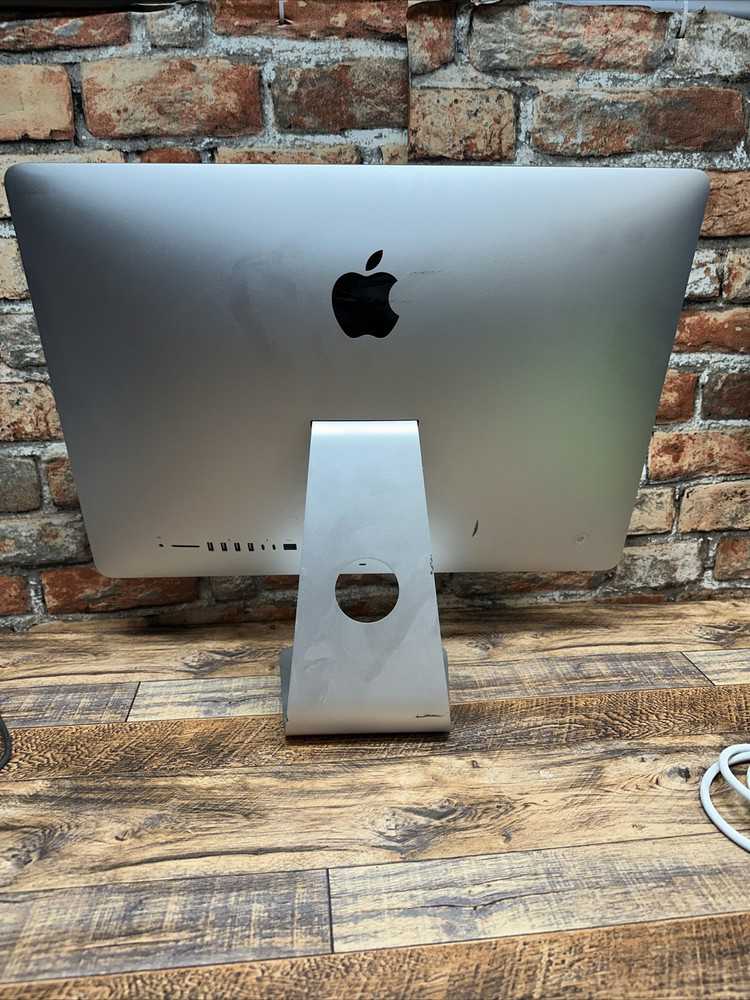 Apple iMac 21.5” (2017) A1418 Core I5-7360U 2.30GHz 8GB RAM 256GB SSD All-in-One