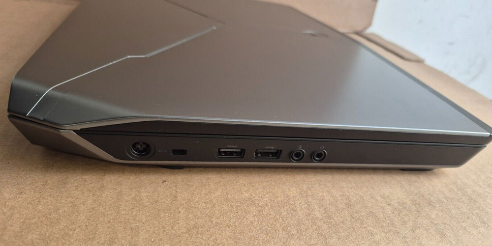 ALIENWARE 15 R1 Gaming Laptop with i7-4710HQ, 16GB RAM, 256GB SSD, NVIDIA GTX 980M