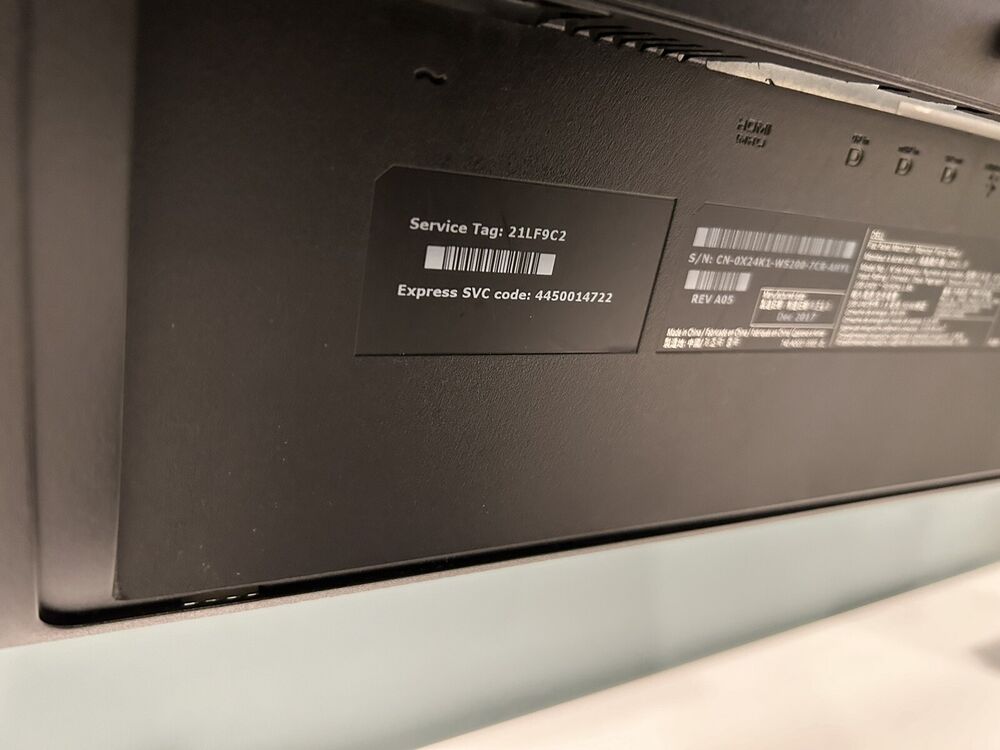 Dell P2715Q 27-inch IPS LED 4K Ultra HD Monitor
